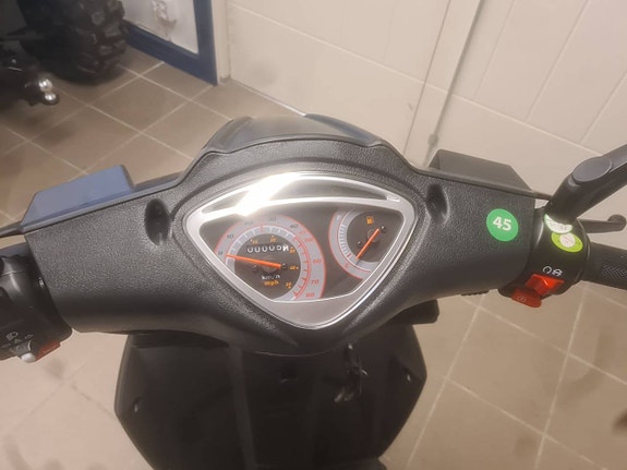 MOTO CR T-REX EFI NU 22900 KR HJÄLM PÅ KÖPET 2 of 4