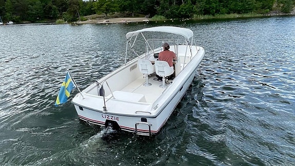NIMBUS MAX 2  Mercruiser 350 MPI -23