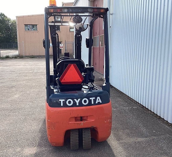 Toyota 8 FB ET 16 3 of 5