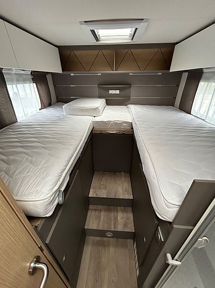 LMC TOURER LIFT H 730 G, 2xAC DROPDOWN, LÅNGBÄDD 9 of 18