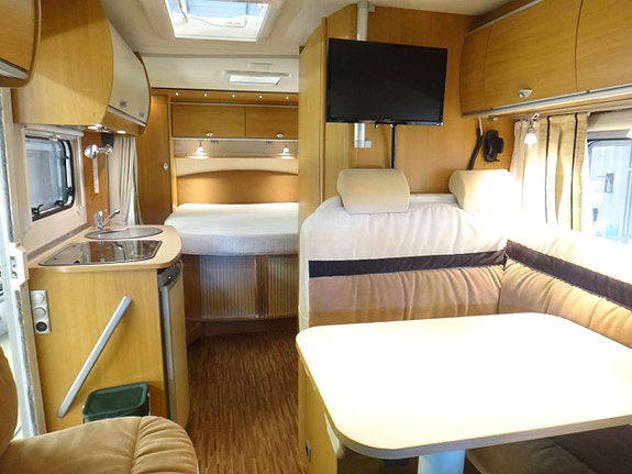 Bürstner Nexxo T 687 "Queensbed " Hög lastvikt " Endast 2 äg 3 of 20