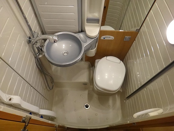 Bürstner Nexxo T 687 "Queensbed " Hög lastvikt " Endast 2 äg 5 of 20