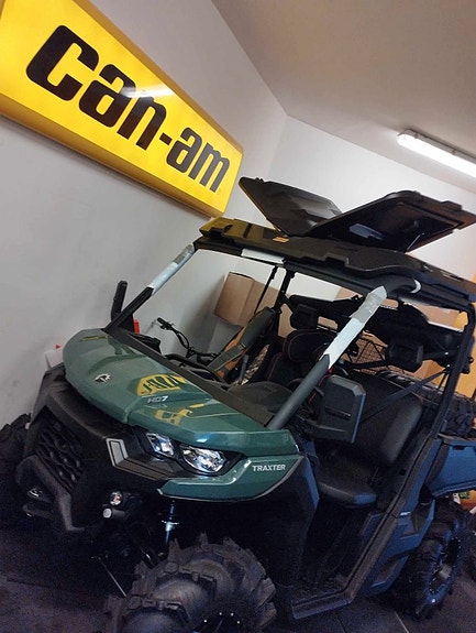 BRP Can-Am Traxter V-TWIN 1000cc + Hytt Cabin 0 :- 6 of 13