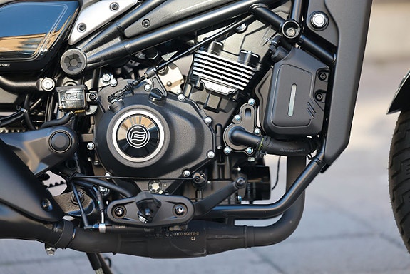 CFMOTO 450 CL-C Bobber | Nebula Black 8 of 15