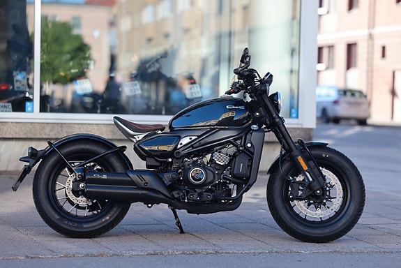 CFMOTO 450 CL-C Bobber | Nebula Black 2 of 15