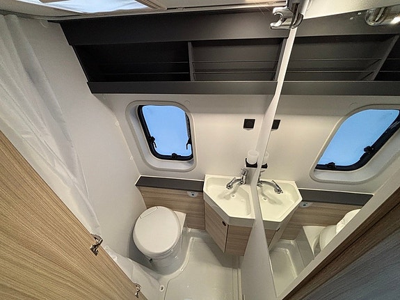 Adria Sun Living V 65 SL *Automat* *Långbädd* 9 of 11