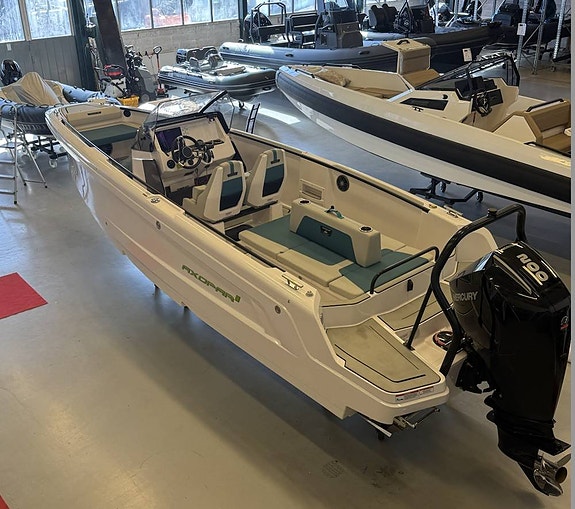 Axopar 22 Spyder Revolve 2022, mkt välutrustad, leveransklar 2 of 12