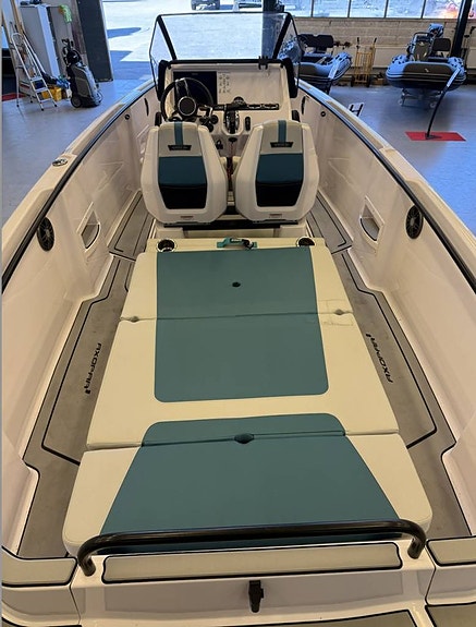 Axopar 22 Spyder Revolve 2022, mkt välutrustad, leveransklar 8 of 12