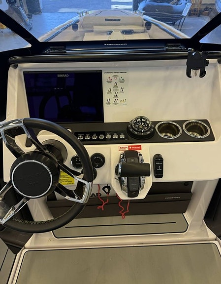 Axopar 22 Spyder Revolve 2022, mkt välutrustad, leveransklar 6 of 12