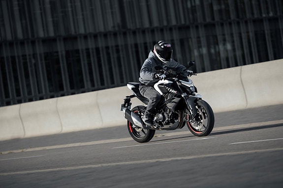 CFMOTO 450NK Motorcykel Registrerad A2 3 of 5