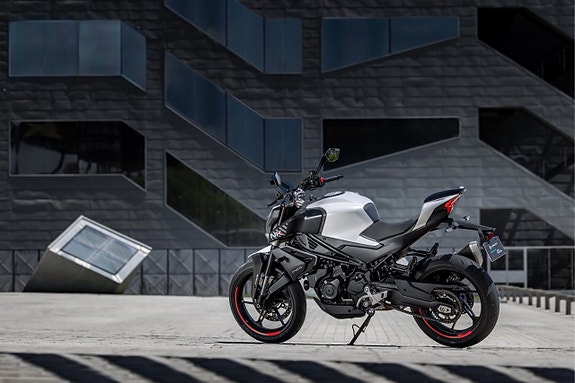 CFMOTO 450NK Motorcykel Registrerad A2 2 of 5