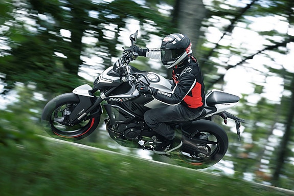 CFMOTO 450NK Motorcykel Registrerad A2 4 of 5
