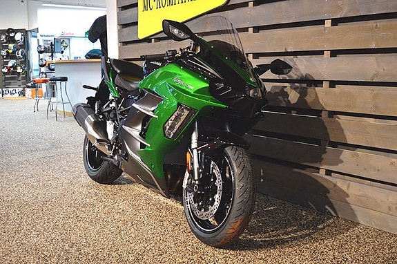 Kawasaki Ninja H2 SX SE 4 of 5