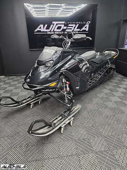Ski-Doo Summit Expert 850 E-TEC Turbo R 154 *Momsad 2 of 5