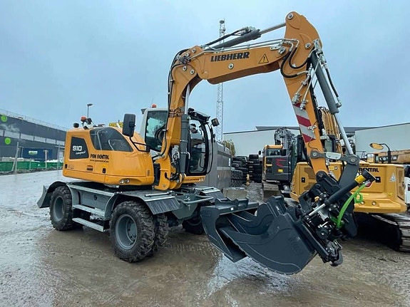Liebherr A910 Compact Uthyres/For Rental 2 of 2