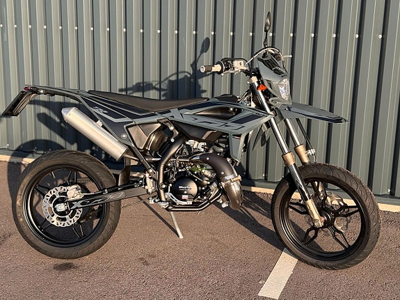 Beta SPECIAL EDITION X 6 of 7