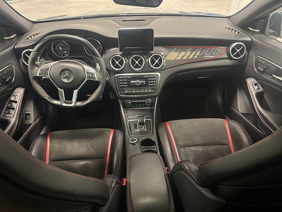Mercedes-Benz CLA45 13 of 16