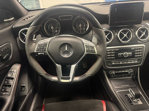 Mercedes-Benz CLA45 14 of 16