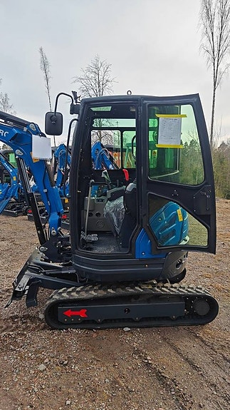 Minigrävare Rippa R22 PRO 2,5 ton, AC, bomsväng, bredda larv 3 of 5