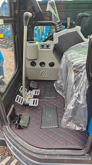 Minigrävare Rippa R22 PRO 2,5 ton, AC, bomsväng, bredda larv 4 of 5