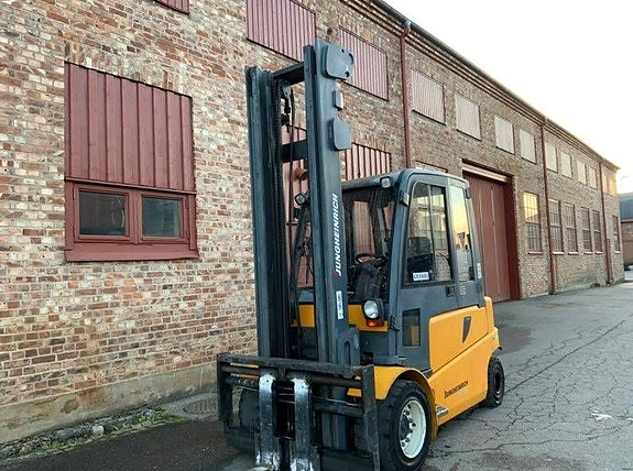 Jungheinrich EFG 550 2 of 5