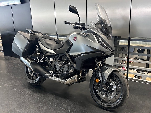 Honda NT1100 DCT  Demo 2 of 5