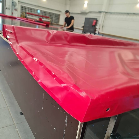 Pressenning till batteri transporter