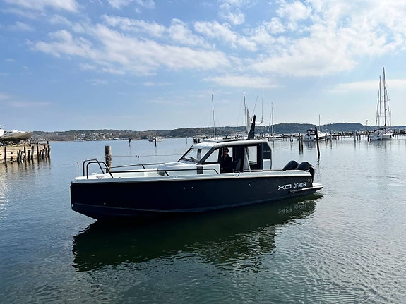 XO DFNDR 9 med 2 x Mercury 225 V6 (2022)