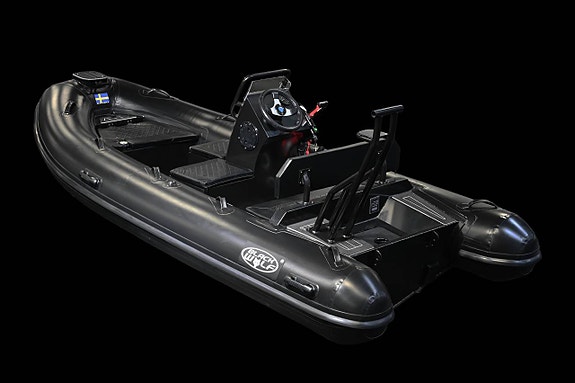JUBILEUMSPRIS  BlackWolf DLX 390 Mercury F30 EFI 2 of 5