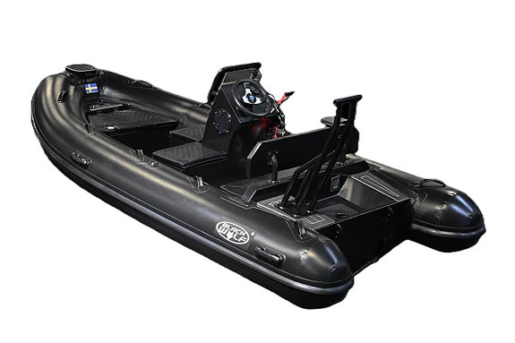 MÄSSPRIS BlackWolf DLX 390 Mercury F40 EFI