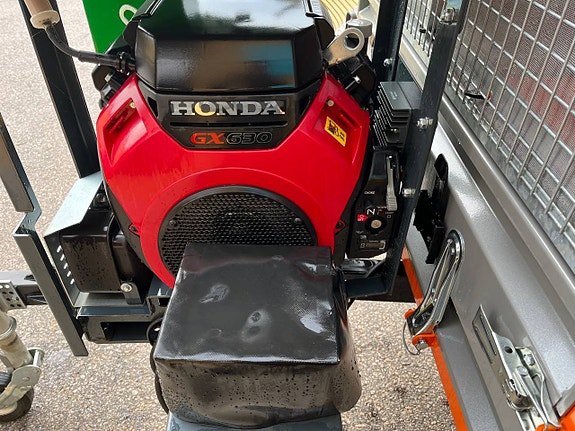 Foresteel FT 1600 Komplett lövsugvagn. HONDA 20 hk 6 of 7