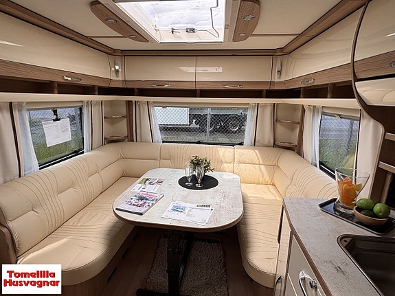 LMC 695 VIP Queenbed ALDE 4 of 14