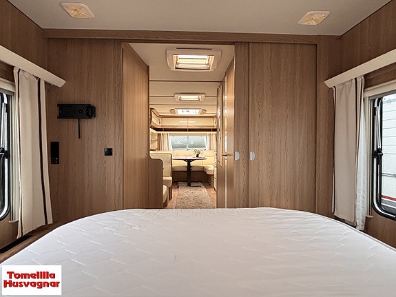 LMC 695 VIP Queenbed ALDE 9 of 14