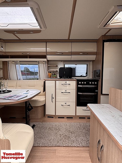 LMC 695 VIP Queenbed ALDE 3 of 14