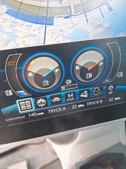 Kobelco SK 140 SR LC - 7, UTHYRES 12 of 15