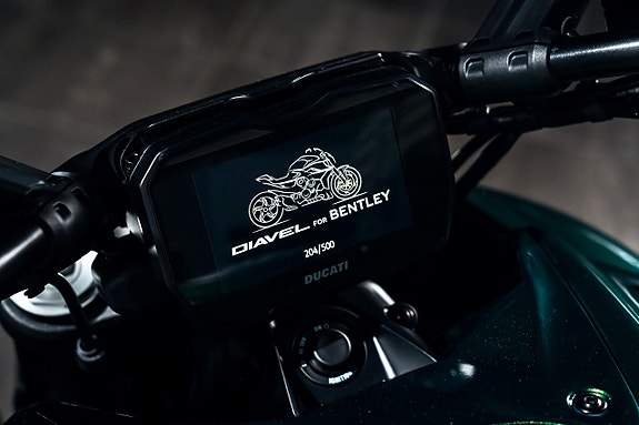 Ducati Diavel V4 for Bentley Limited Edition 204/500 11 of 19