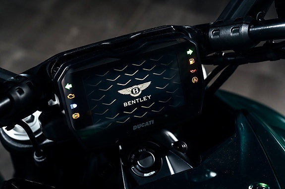 Ducati Diavel V4 for Bentley Limited Edition 204/500 10 of 19