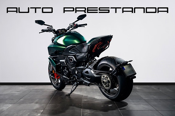 Ducati Diavel V4 for Bentley Limited Edition 204/500 3 of 19