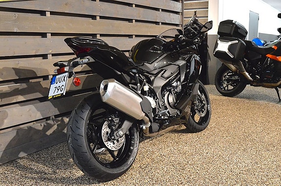 Kawasaki Ninja ZX-4R 3 of 6