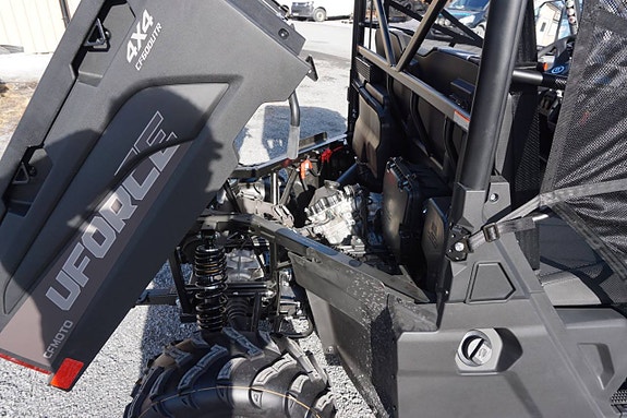 CFMOTO UFORCE 600 4X4 Servo Traktor A el B reggad 14 of 28