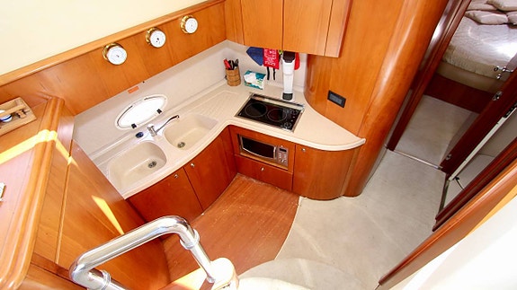 Azimut 42 Evo  2009  Finland 9 of 12