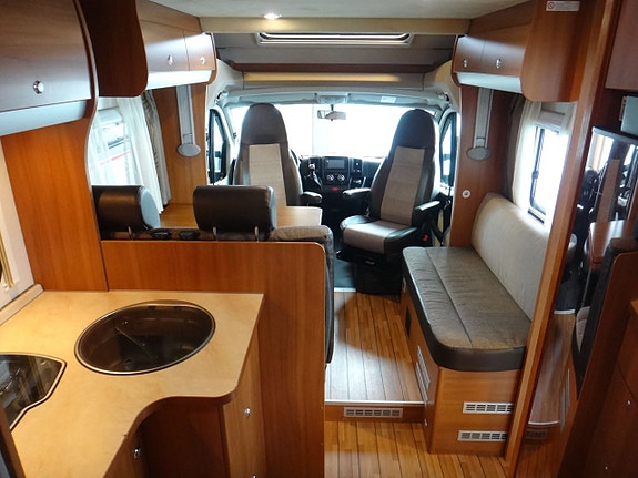 Knaus 700 "Queensbed " Alde " Taksäng" 17 of 26