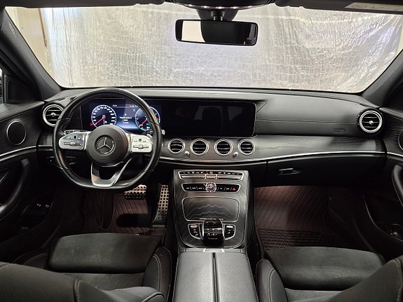 Mercedes-Benz E300 de 6 of 11