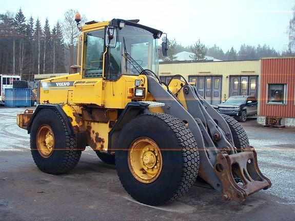 Volvo L 70 C 2 of 5