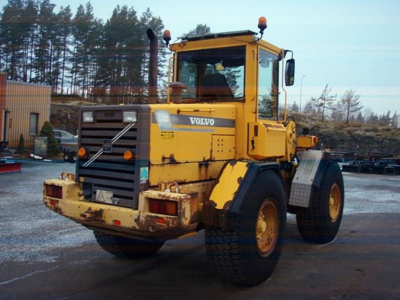 Volvo L 70 C 3 of 5