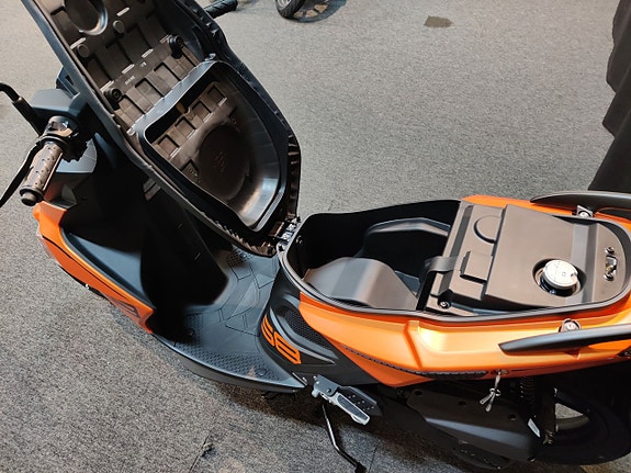 Kymco Super 8R 50i | Svart/Orange 4 of 8