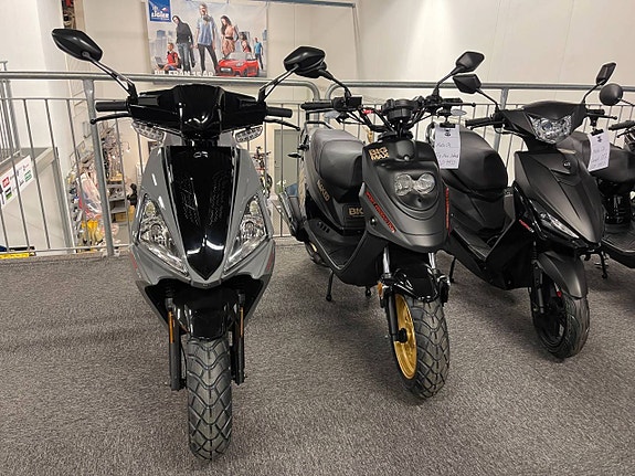 MOTO CR T-Rex 3 of 5