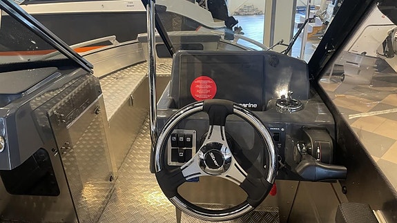 Silver Shark BRX | Honda BF115 6 of 8