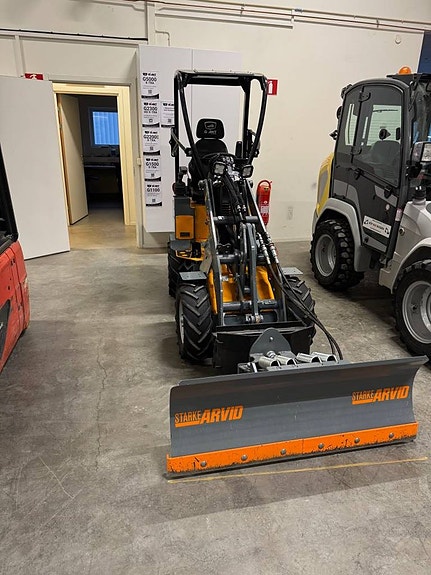 GIANT G1200 minilastare hjullastare 4 of 4