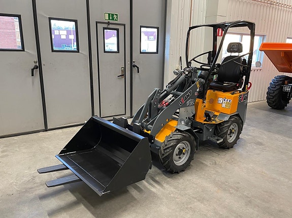 GIANT G1200 minilastare hjullastare 3 of 4